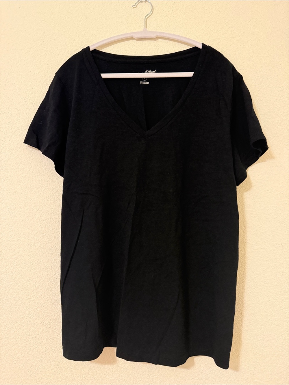 Universal Thread size xl black women’s v-neck short sleeve t-shirt